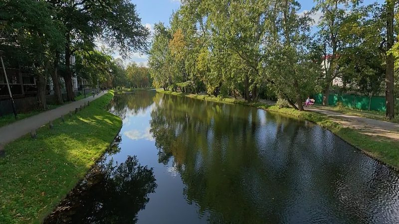 Kadr z filmu 360°: Okole i Śluza IV na Kanale Bydgoskim z lotu ptaka