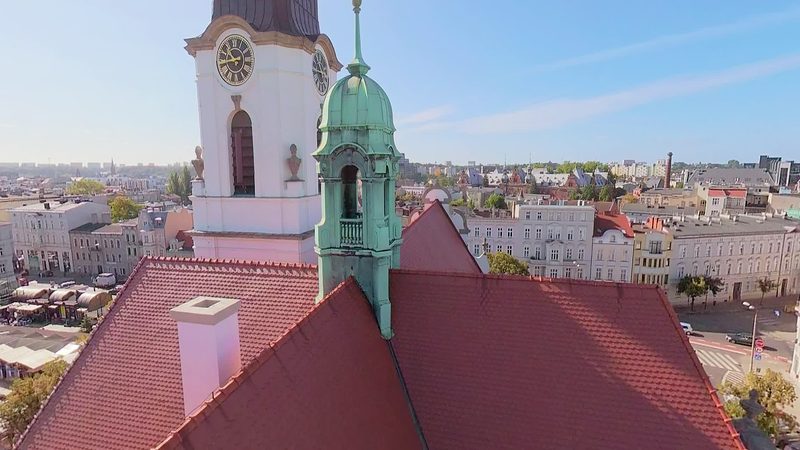 Kadr z filmu 360°: Plac Piastowski, dawny targ koński — Bydgoszcz z lotu ptaka