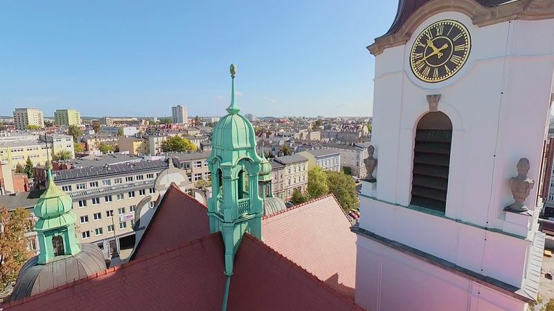 Kadr z filmu 360°: Hotel Brda i ulica Śniadeckich — Bydgoszcz z lotu ptaka