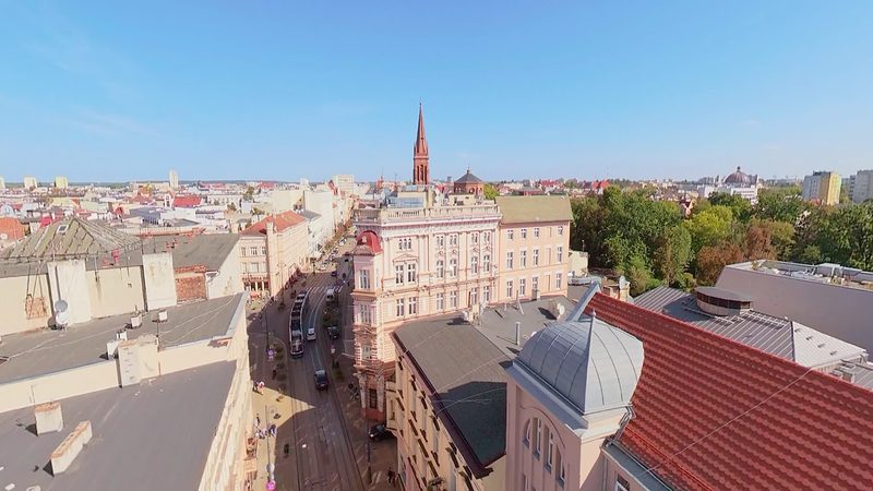 Kadr z filmu 360°: Ulica Gdańska i hotel Pod Orłem — Bydgoszcz z lotu ptaka